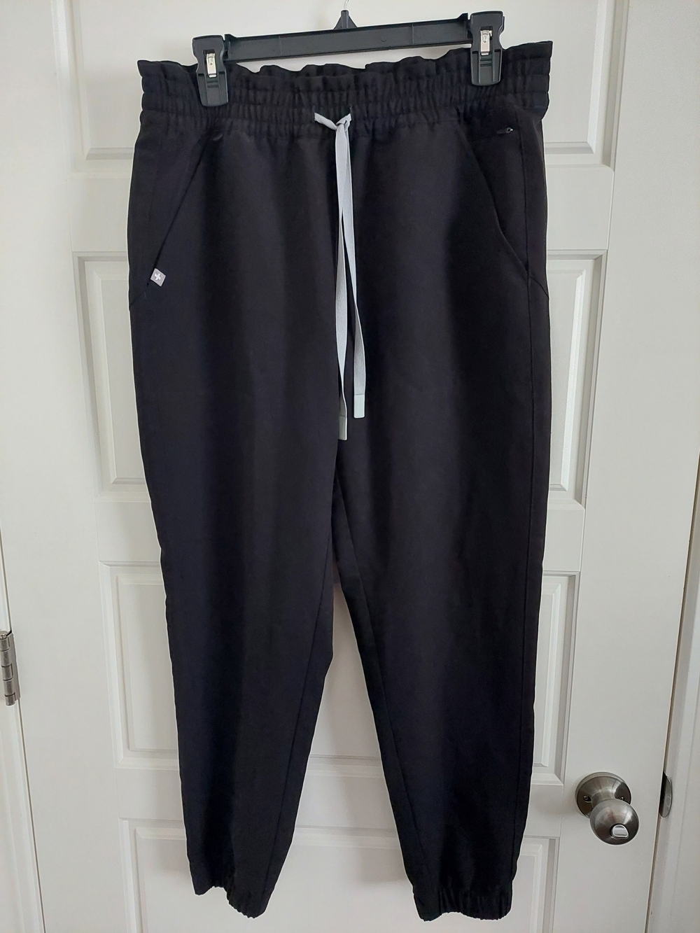 FIGS High Waisted Regina Jogger Scrub Pants - Black - Size Large Petite
